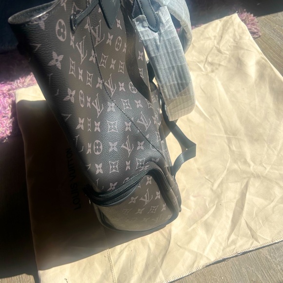 Louis Vuitton Montsouris Backpack - Picture 7 of 9